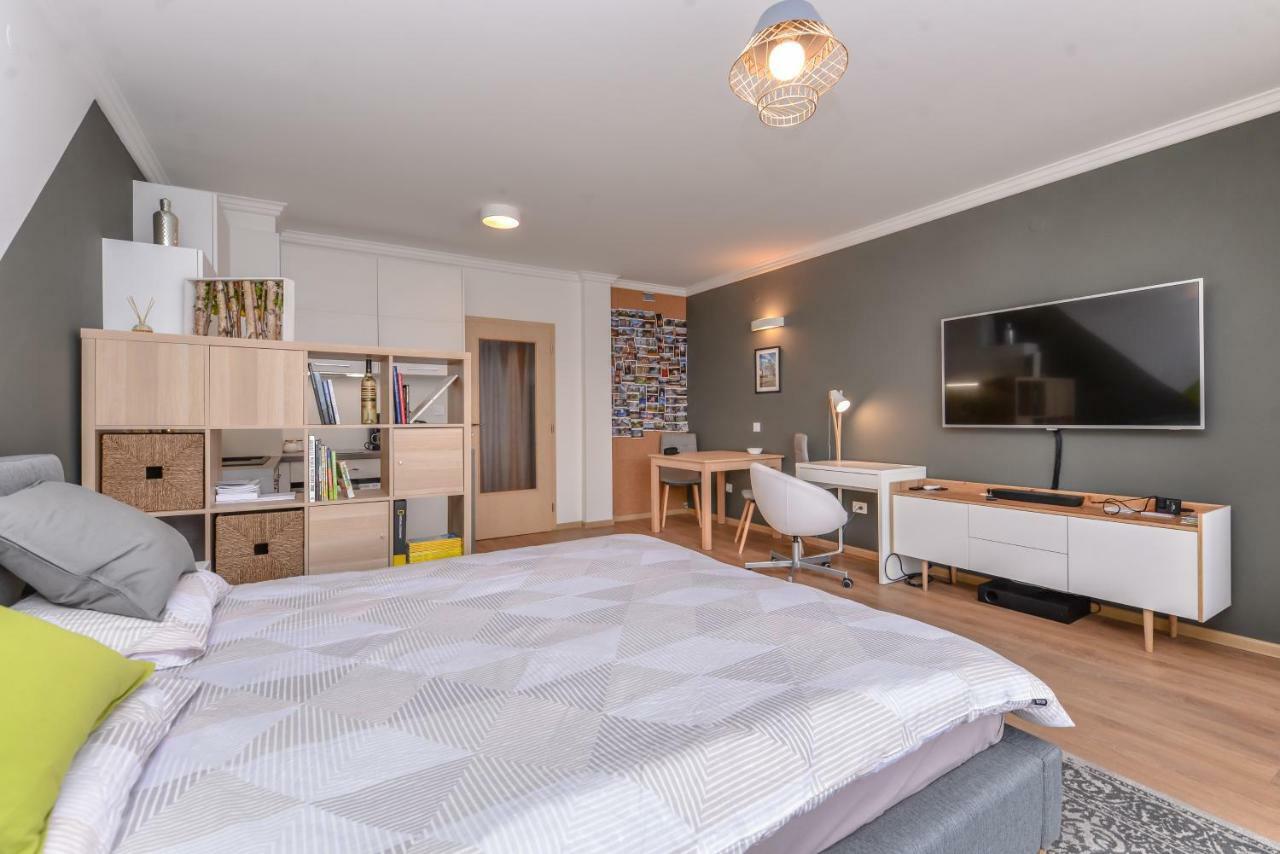 The Spot - Fully Equipped, Central, Modern Studio By Flat Mаnager Софія Екстер'єр фото